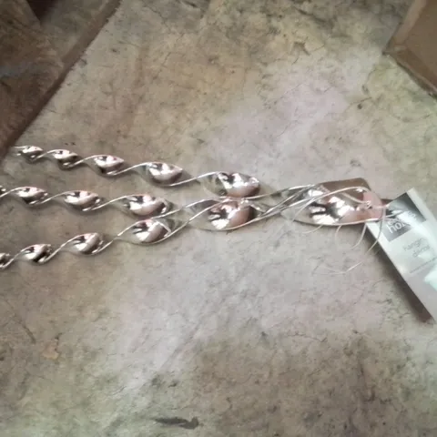 PALLET CONTAINING A LARGE QUANTITY OF LIGHTING PRODUCTS AND GARDEN DECOR WHIRL SWIRL HANGERSS