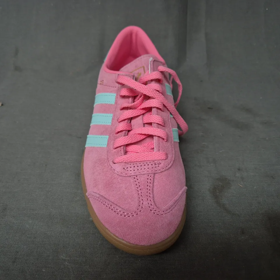 BOXED PAIR OF ADIDAS WOMEN'S HAMBURG SHOES IN PINK/PASTEL BLUE UK SIZE 6