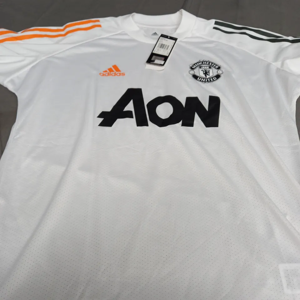 ADIDAS MANCHESTER UNITED FOOTBALL SHIRT IN WHITE - MEDIUM