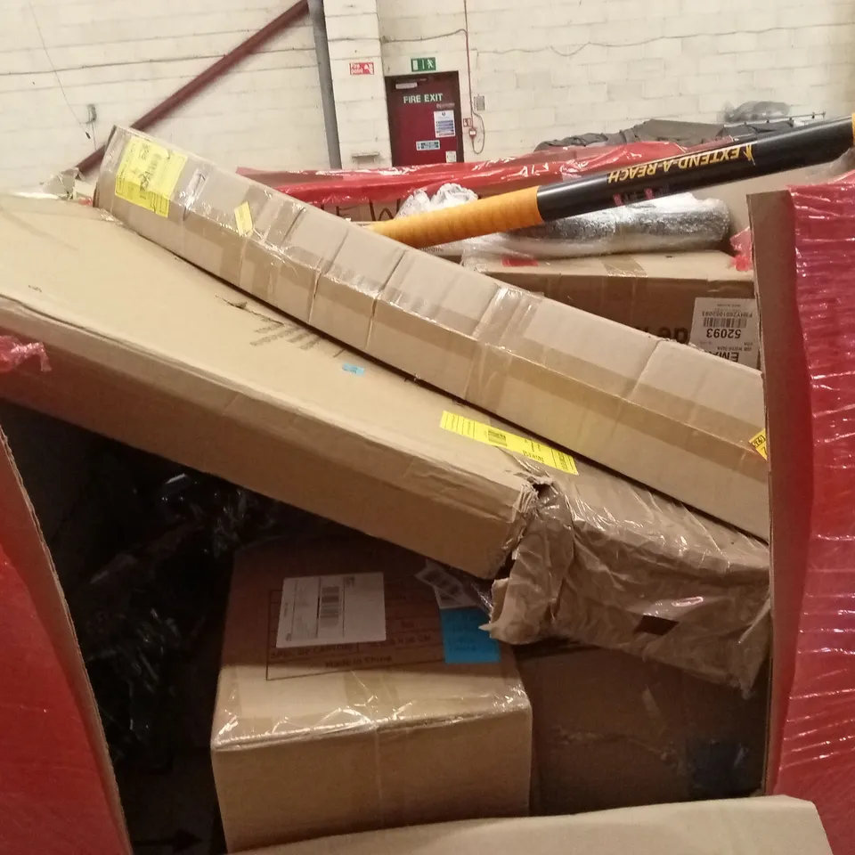 PALLET OF ASSORTED HOUSEHOLD GOODS AND PRODUCTS TO INCLUDE; BED ASSIST RAIL, RETRACTABLE SAFETY GATES, GARDEN SPRINKLER ETC