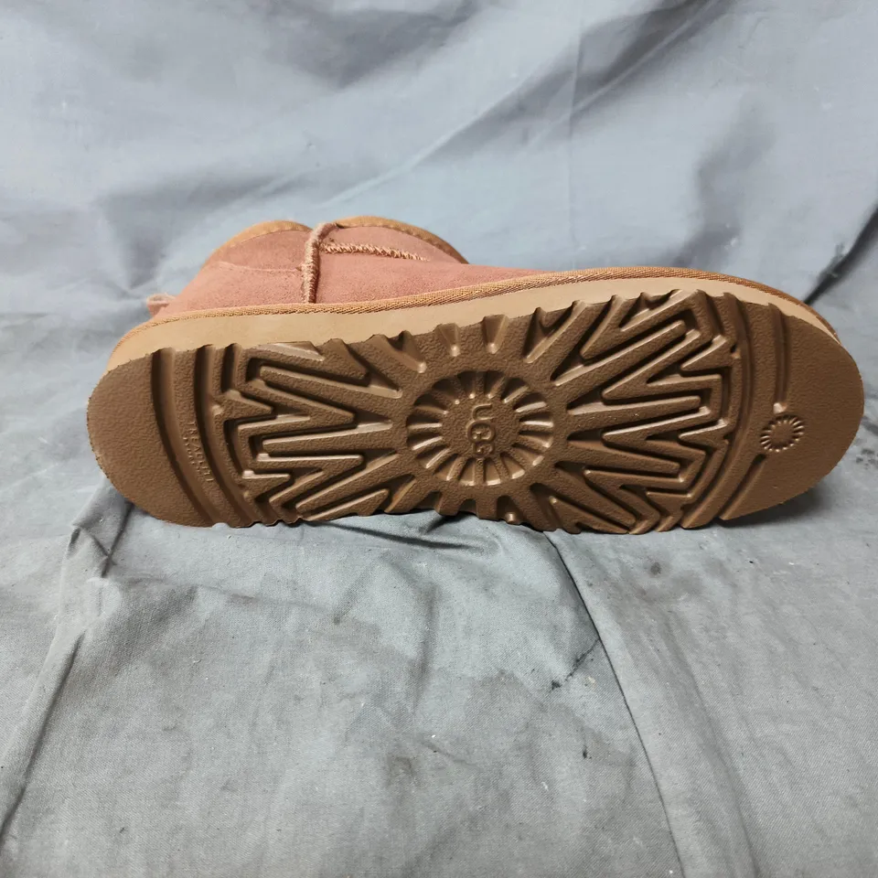 UNBOXED UGG CHILDREN'S BROWN SUEDE BOOTS WITH SHEARLING LINING SIZE UK 4.5