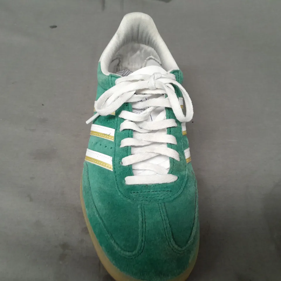 BOXED PAIR OF ADIDAS HAND 2 SHOES IN GREEN/WHITE/GOLD UK SIZE 6