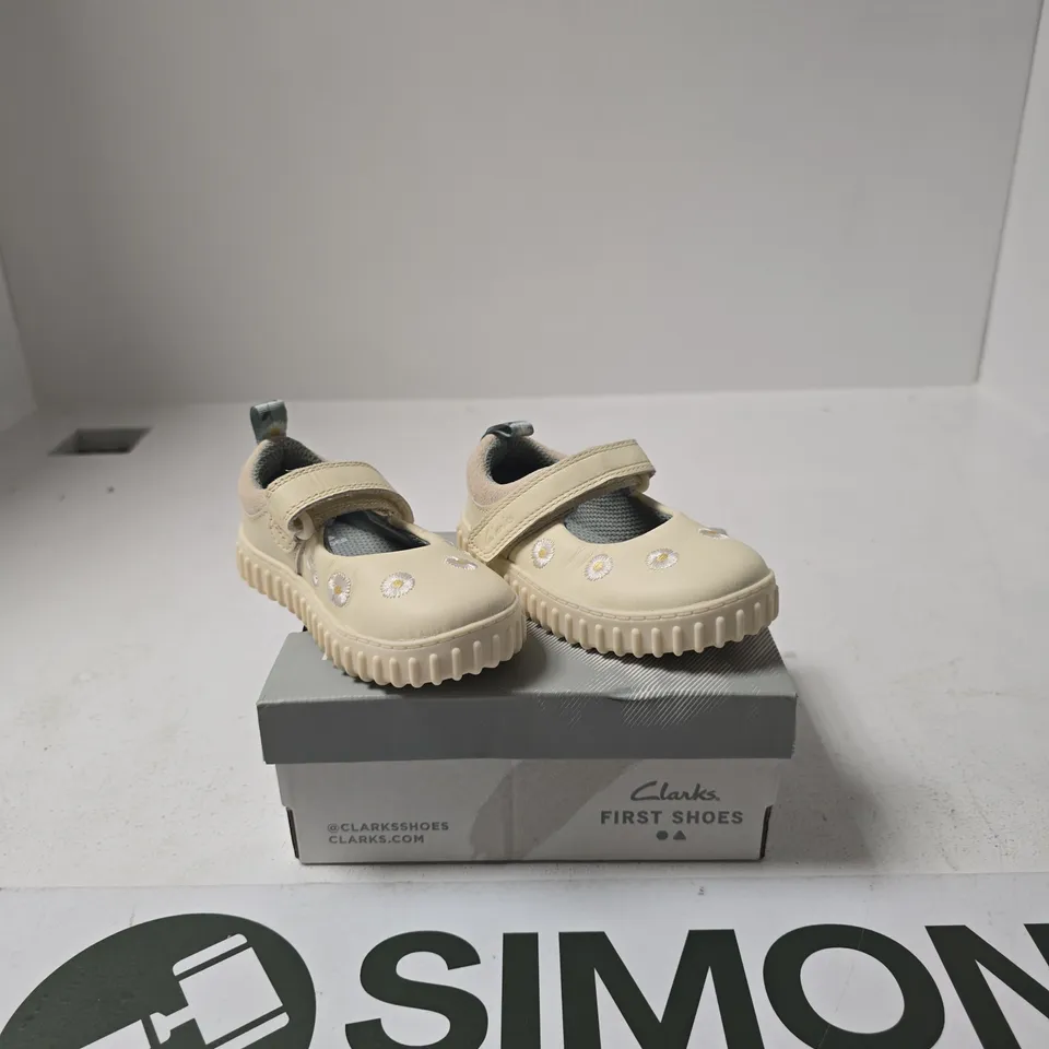BOXED PAIR OF CLARKS COVE FLOWER FIRST SHOES BABY SIZE 4.5
