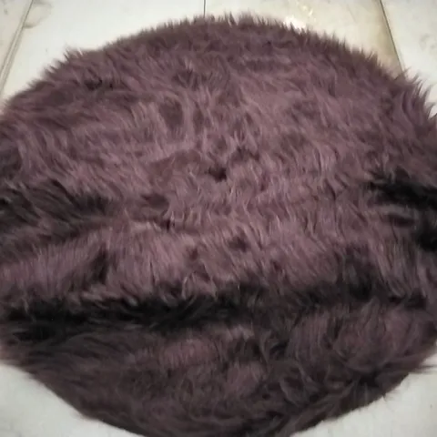 BRAND NEW BRUNS HEART HAND TUFTED PURPLE RUG - 60 CM ROUND 