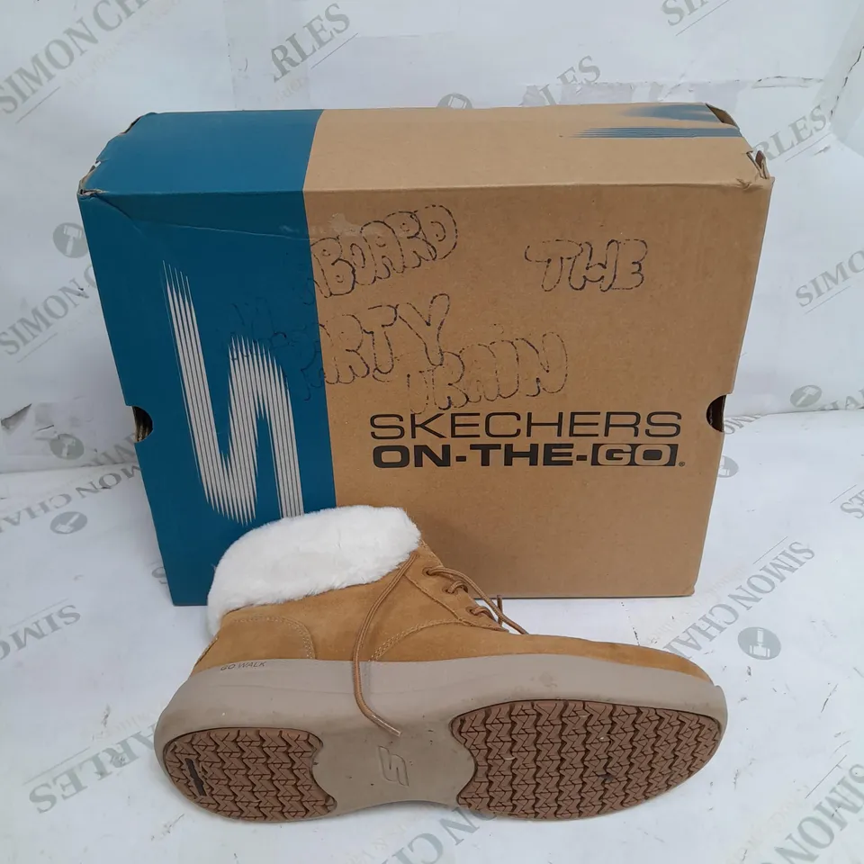 BOXED SKECHERS GO WALK ANKLE BOOTS SIZE 6 1/2