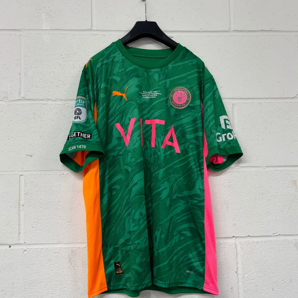 STOCKPORT COUNTY F.C VERTU TROPHY FINALS MATCH WORN HOME GOLEKEEPERS SHIRT IN GREEN - UK L / COREY ADDAI # 34