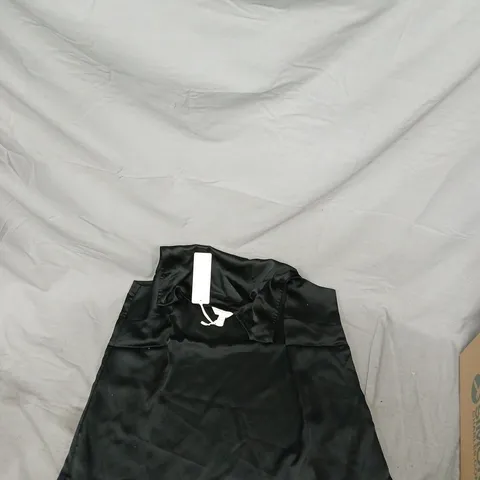 BOX OF APPROXIMATELY 20 TOPS ALL THE SAME DIFFERENT SIZES  