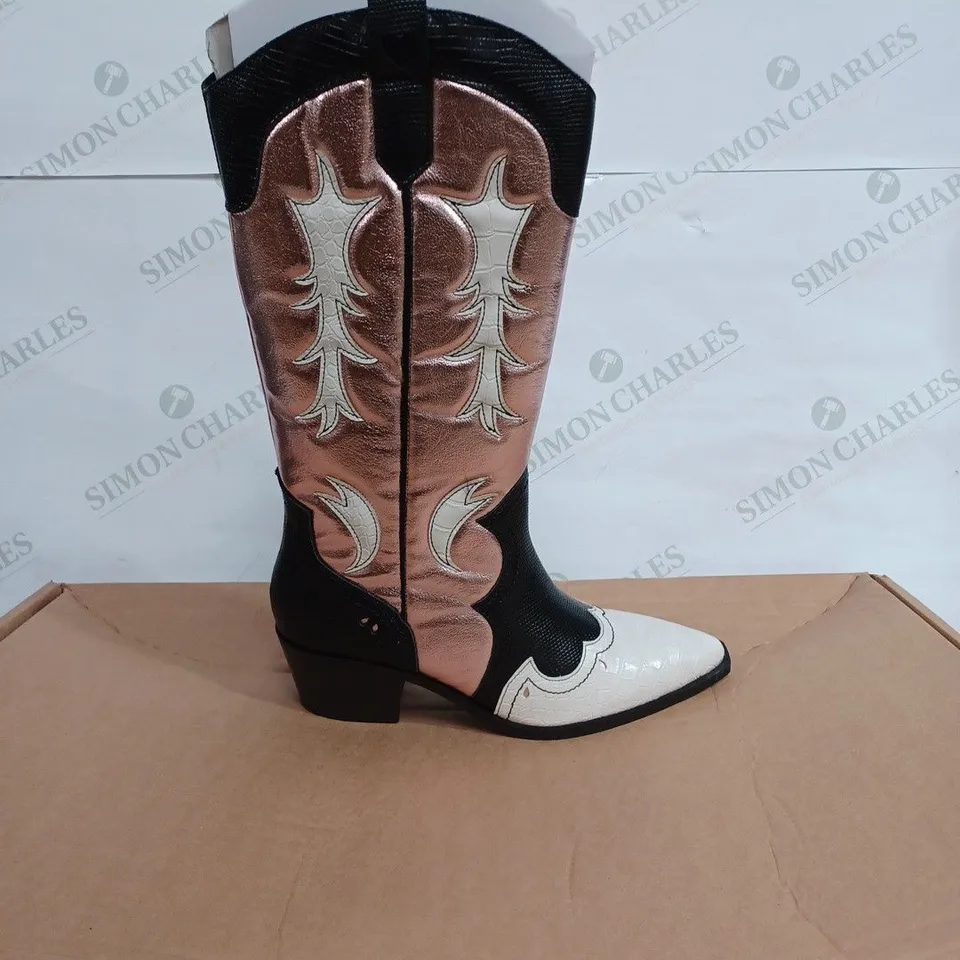 STRADIVARIUS CONTRAST TOE METALLIC DETAIL WESTERN BOOT IN PINK - UK 6 