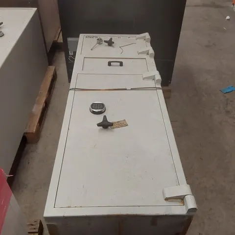 SMP LARGE HEAVY DUTY COMBINATION SAFE
