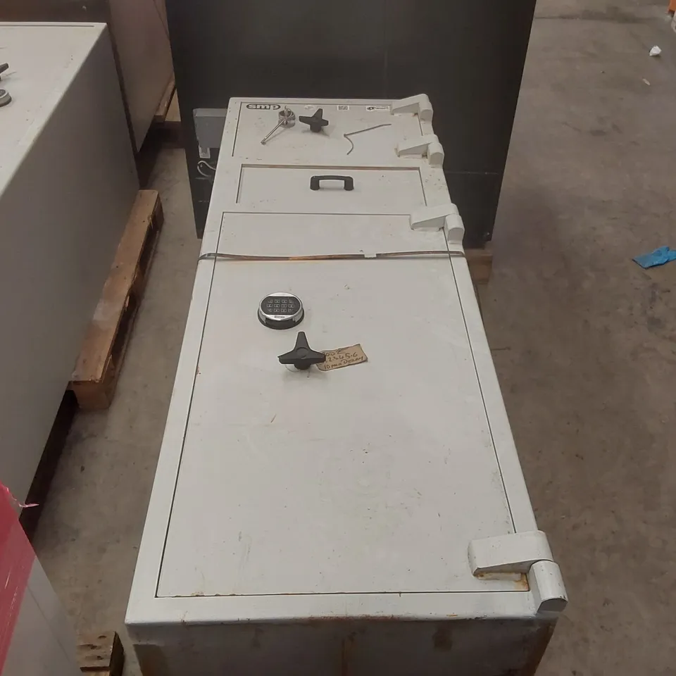 SMP LARGE HEAVY DUTY COMBINATION SAFE
