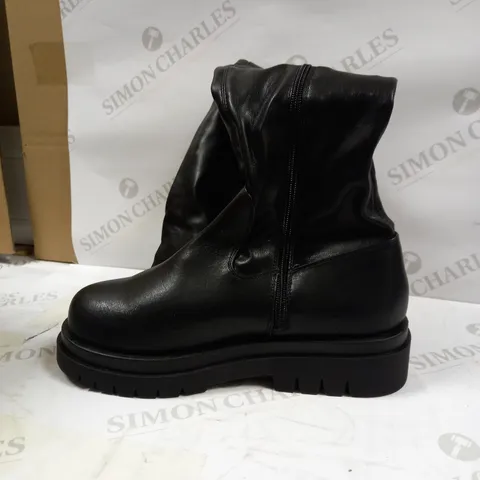 DESIGNER STYLE ORIGINS CHUNKY OVER THE KNEE BOOT IN BLACK PU UK SIZE 6