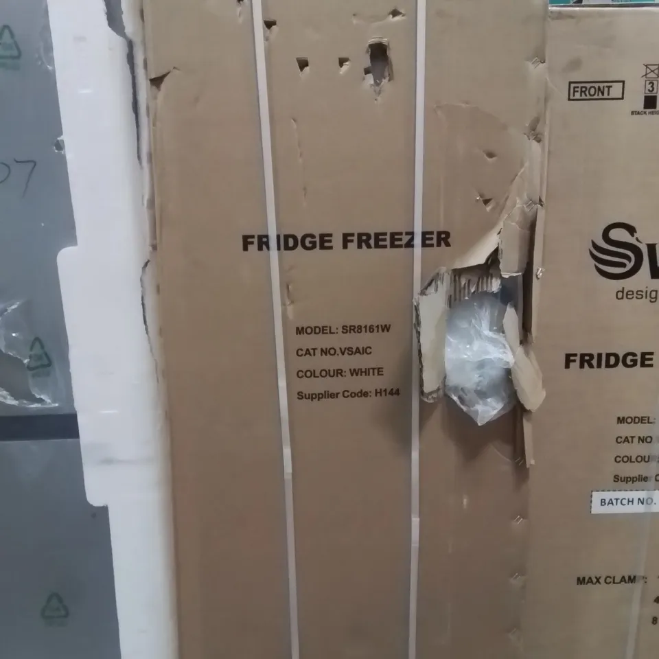 BOXED SWAN 50/50 FRIDGE FREEZER IN WHITE