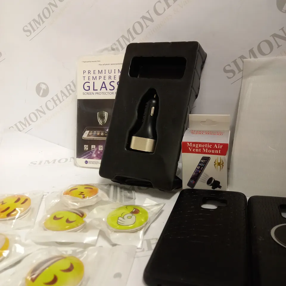 LOT OF APPROX 8 TO INCLUDE POP SOCKETS , SCREEN PROTECTOR FILM , ETC