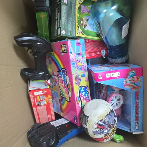 APPROXIMATELY 15 ASSORTED TOYS & GAMES PRODUCTS TO INCLUDE RC CAR, DINO EGG, UNICORN DASH ETC