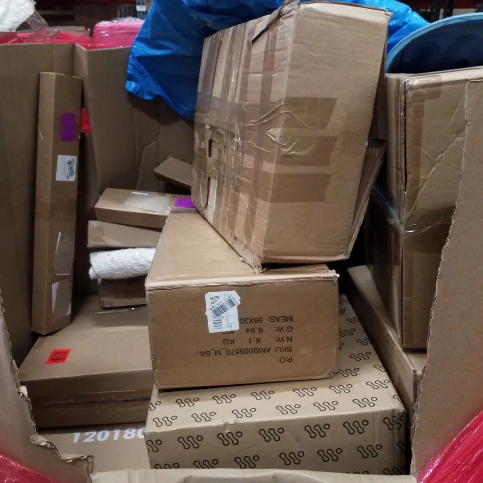 PALLET CONTAINING ASSORTED PRODUCTS INCLUDING FOLDING CHAIR MAT, COOKER HOOD, CARRY ON SUITCASE & AUDIO TURNTABLE 