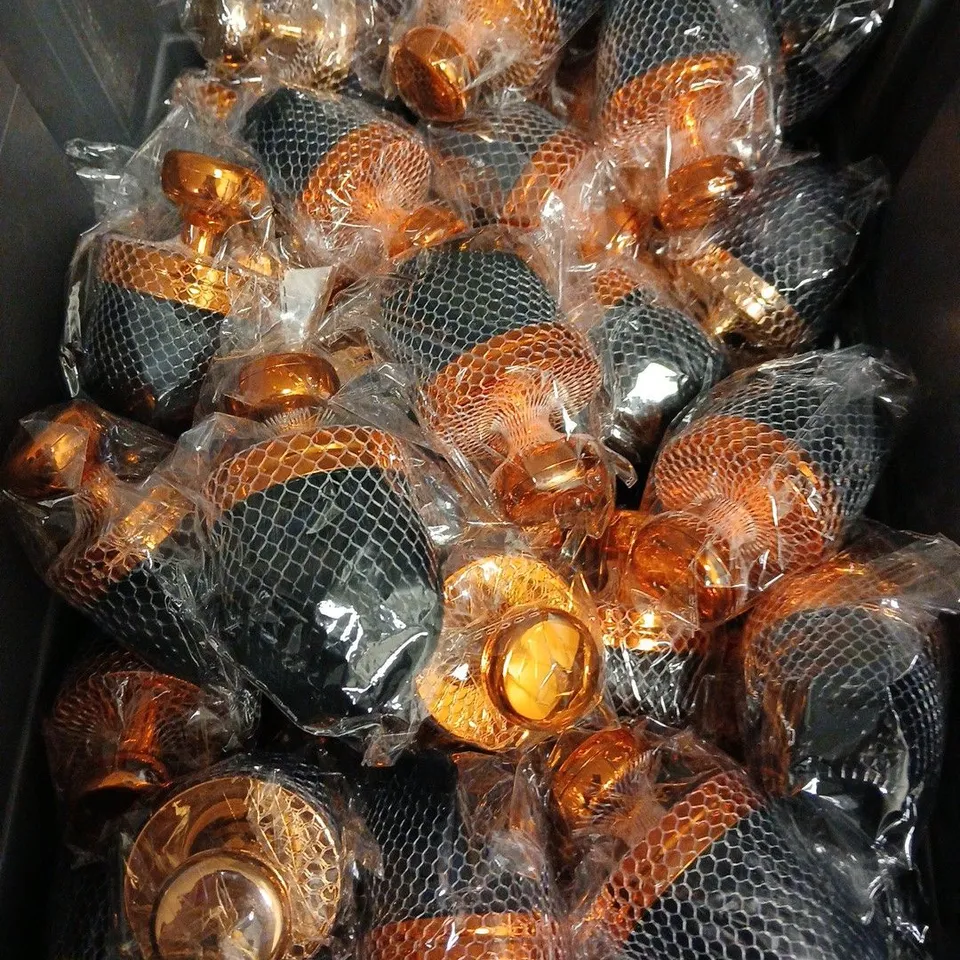 APPROXIMATELY 20 SELF-TANNING/MAKEUP BODY BRUSHES