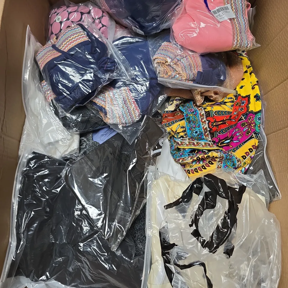 BOX OF APPROXIMATELY 20 ASSORTED CLOTHING ITEMS TO INCLUDE - SKIRT, DRESS, TSHIRTS, ETC
