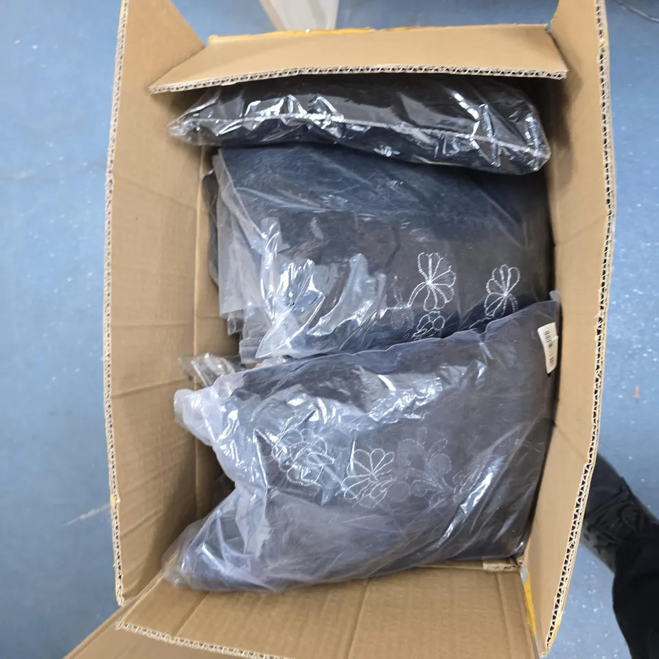 BOX OF APPROXIMATELY 20 ASSORTED CLOTHING TO INCLUDE: TAMSY BLACK FLORAL DRESS