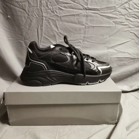 BOXED PARI OF CLEENS BLACK TRAINERS - MEN'S CASUAL SNEAKERS