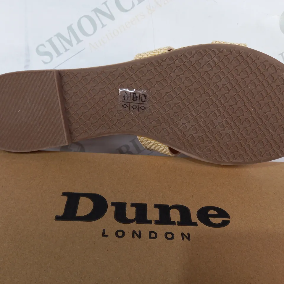 BOXED PAIR OF DUNE LONDON SLIP-ON FLAT SANDALS IN TEXTURED BEIGE UK SIZE 5