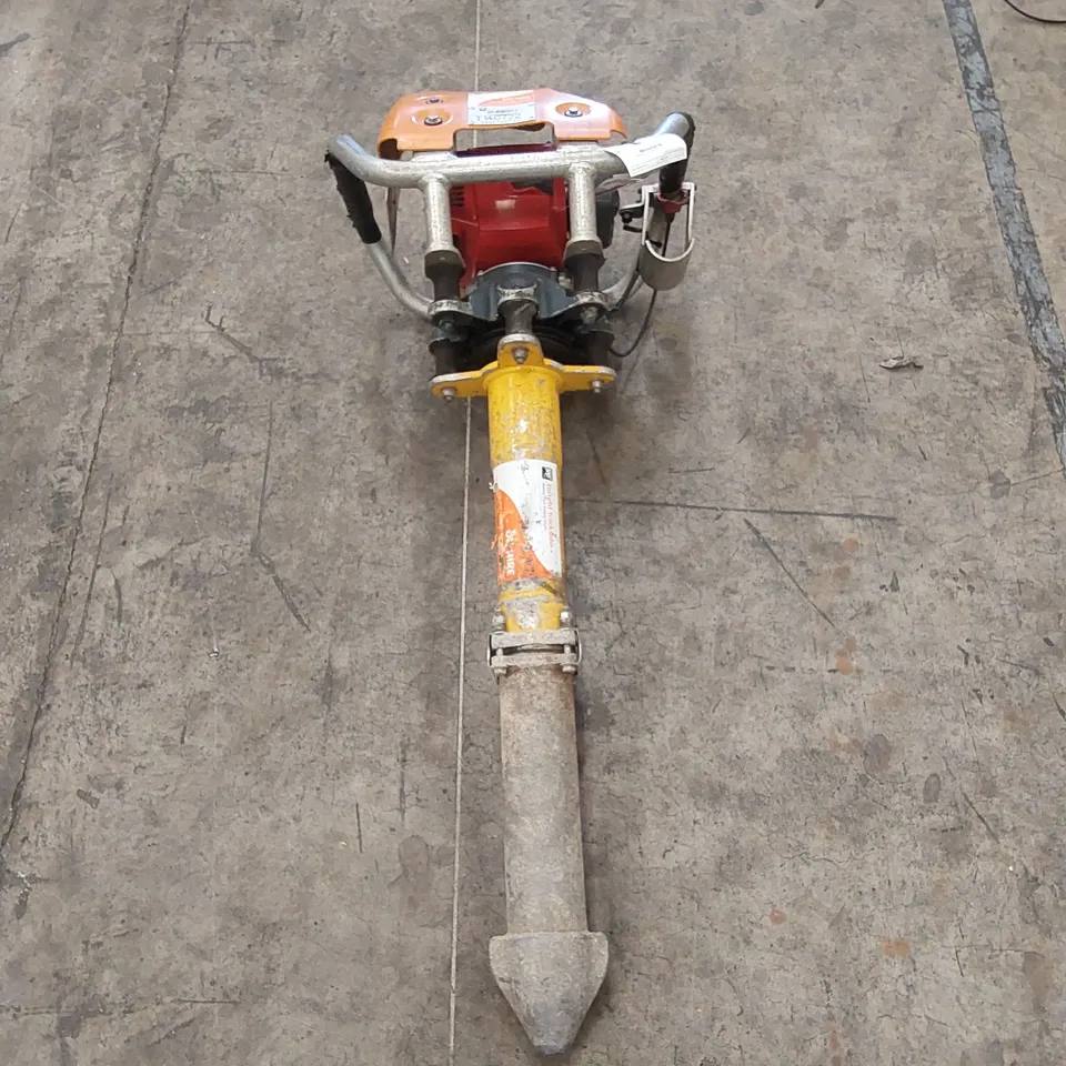 ROBEL 62.05 2 STROKE VERTICAL TAMPER - RAILWAY MAINTENANCE TOOL