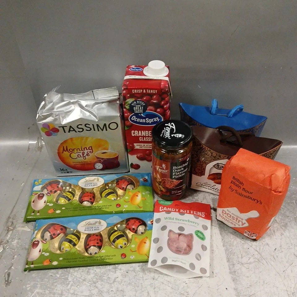 APPROXIMATELY 10 ASSORTED FOOD ITEMS TO INCLUDE - LIMDT BUGS & BEES CHOCOLATE - CANDY KITTENS WILD STRAWBERRY - OCEAN SPRAY CRANBERRY JUICE - ETC