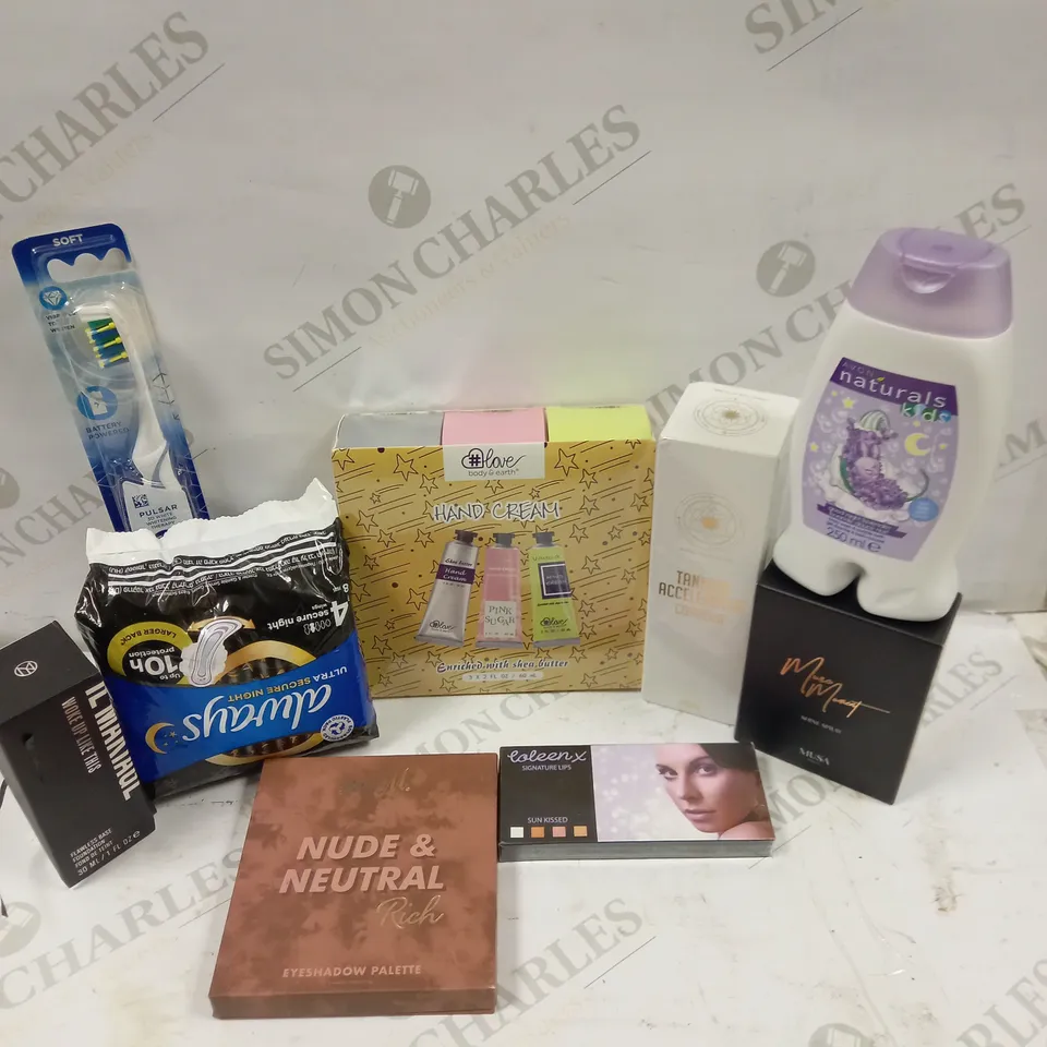 LOT TO CONTAIN APPROXIMATELY 25 ASSORTED WOMENS BEAUTY AND HEALTHCARE PRODUCTS, INCLUDES MAKEUP, HAND CREAMS, TOOTH BRUSH 
