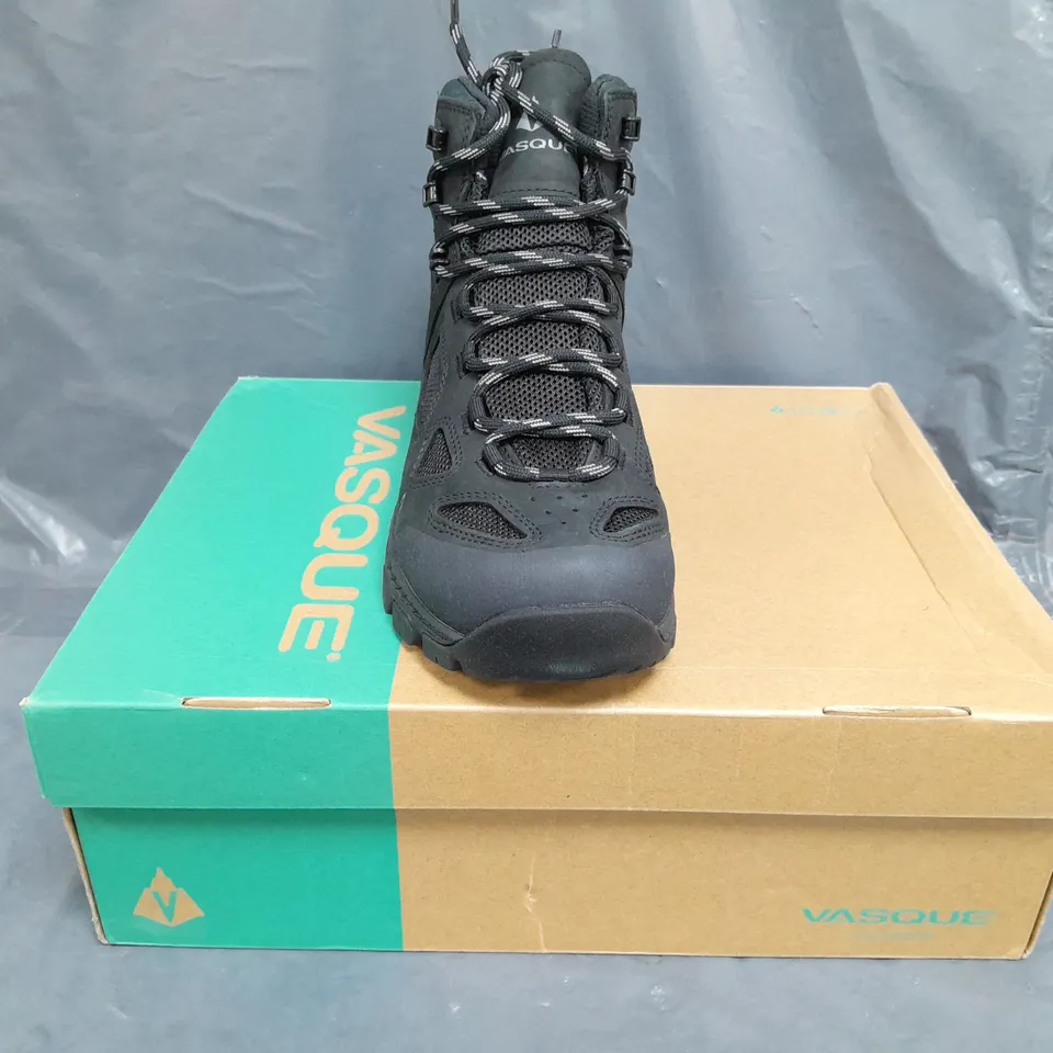 BOXED PAIR OF VASQUE BREEZE WATERPROOF WALKING BOOTS IN BLACK UK SIZE 8