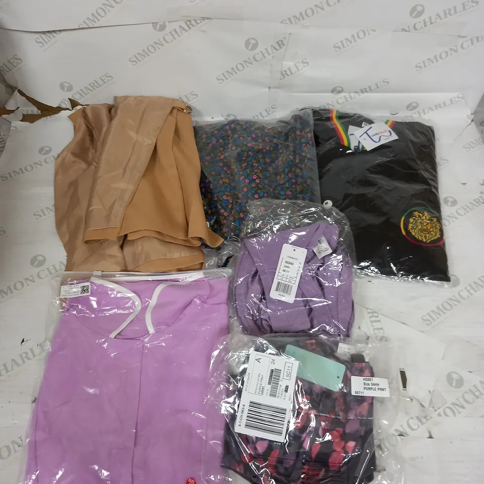 BOX OF APPROXIMATELY 18 ASSORTED ITEMS TO INCLUDE - DRESSES , JUMPERS , AND  T-SHIRTS ETC