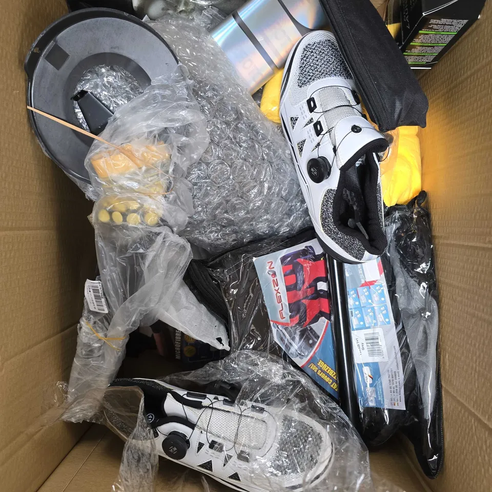 APPROXIMATELY 15 ASSORTED VEHICLE PARTS & ACCESSORIES - COLLECTION ONLY 