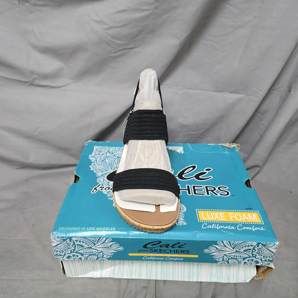 BOXED PAIR OF SKECHERS BEVERLEE SHEER LUCK SANDALS IN BLACK - UK 7