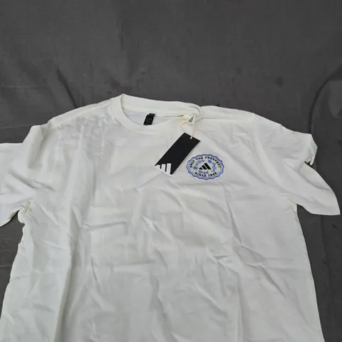 ADIDAS WHITE T-SHIRT WITH CREST PATCH – UK L