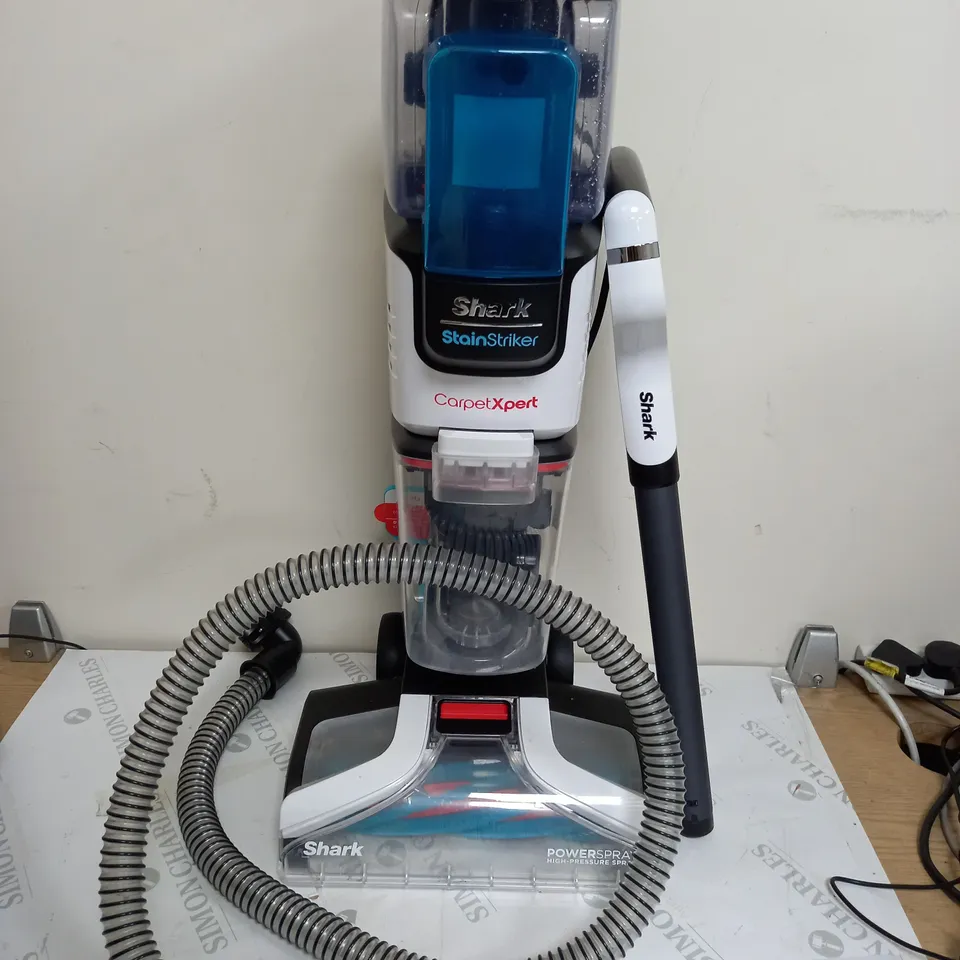 SHARK CARPET XPERT DEEP CARPET CLEANER & BUILT IN STAIN STRIKER EX200UK - COLLECTION ONLY