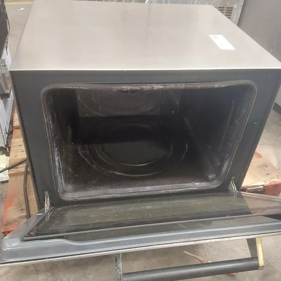 COMMERCIAL OVEN