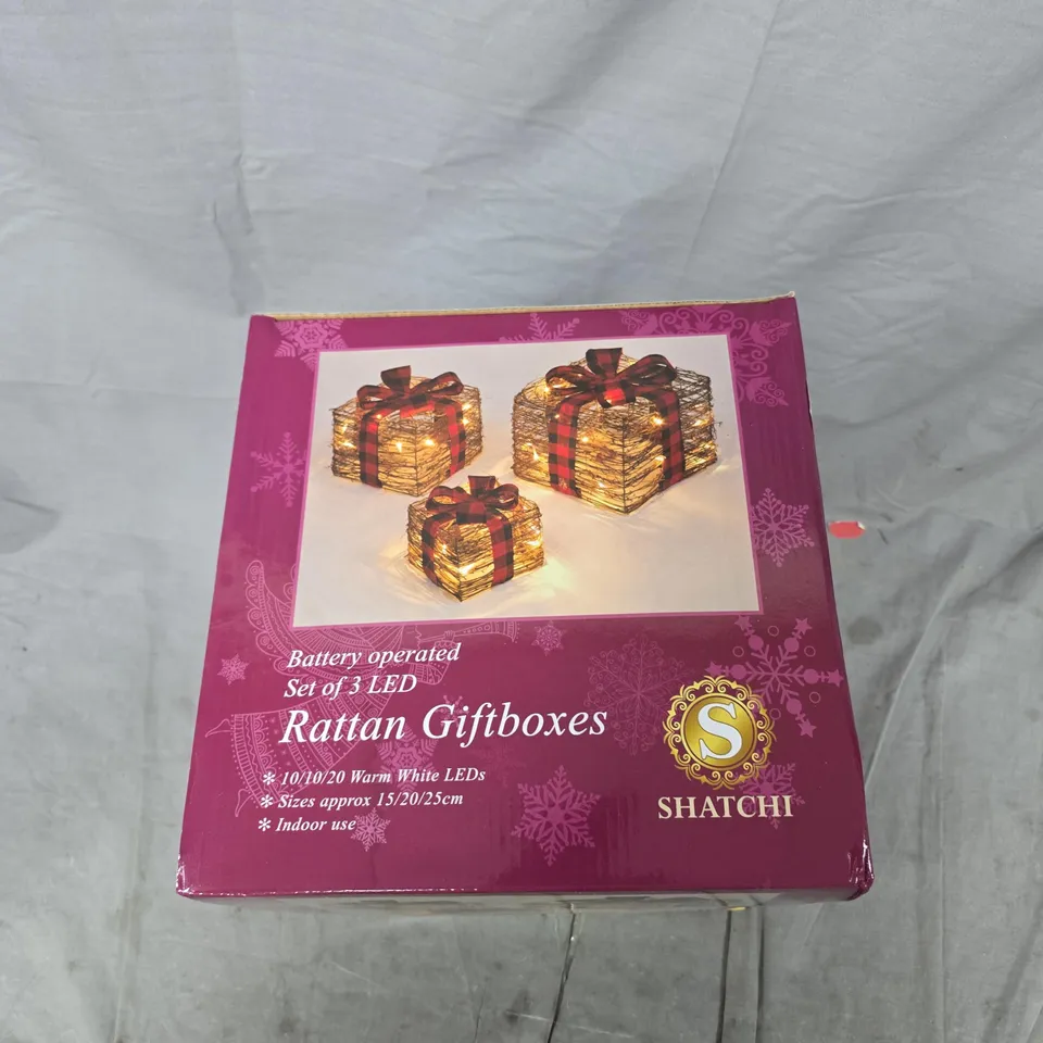 SHATCHI LED RATTAN GIFT BOXES – BATTERY-OPERATED SET OF 3, INDOOR USE