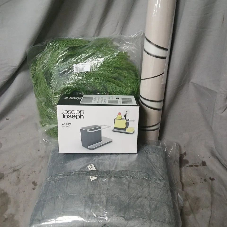 APPROXIMATELY 15 ASSORTED HOUSEHOLD PRODUCTS TO INCLUDE JOSEPH JOSEPH CADDY, GREY THROW, WALLPAPER, ETC - COLLECTION ONLY