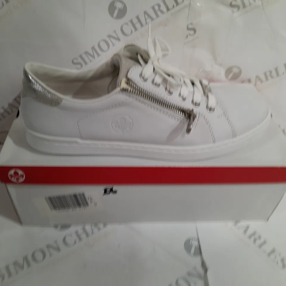 BOXED RIEKER SIDE-ZIPPED CASUAL TRAINERS IN WHITE SIZE 7