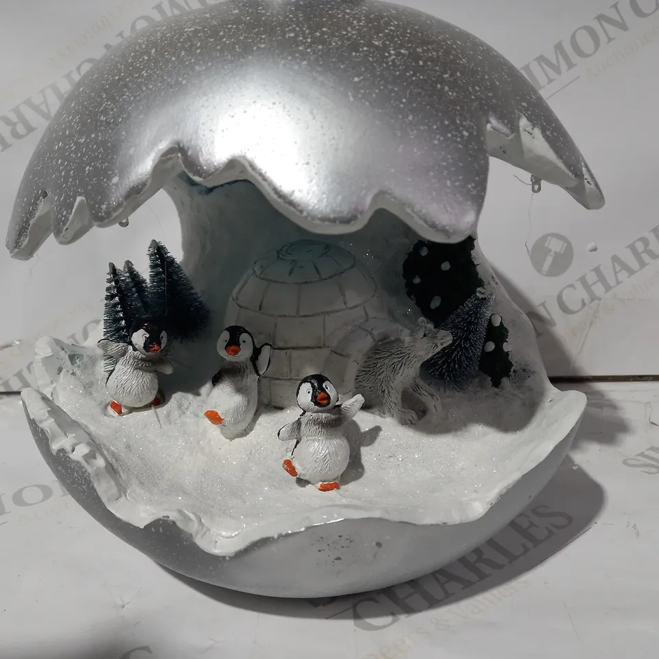 CHRISTMAS SCENE ORNAMENT 