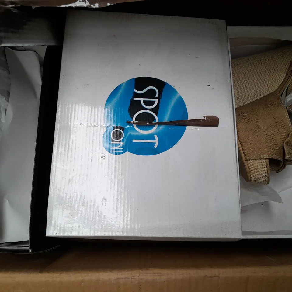 BOX OF APPROX 6 ASSORTED SHOES IN VARIOUS SIZES & COLOURS 