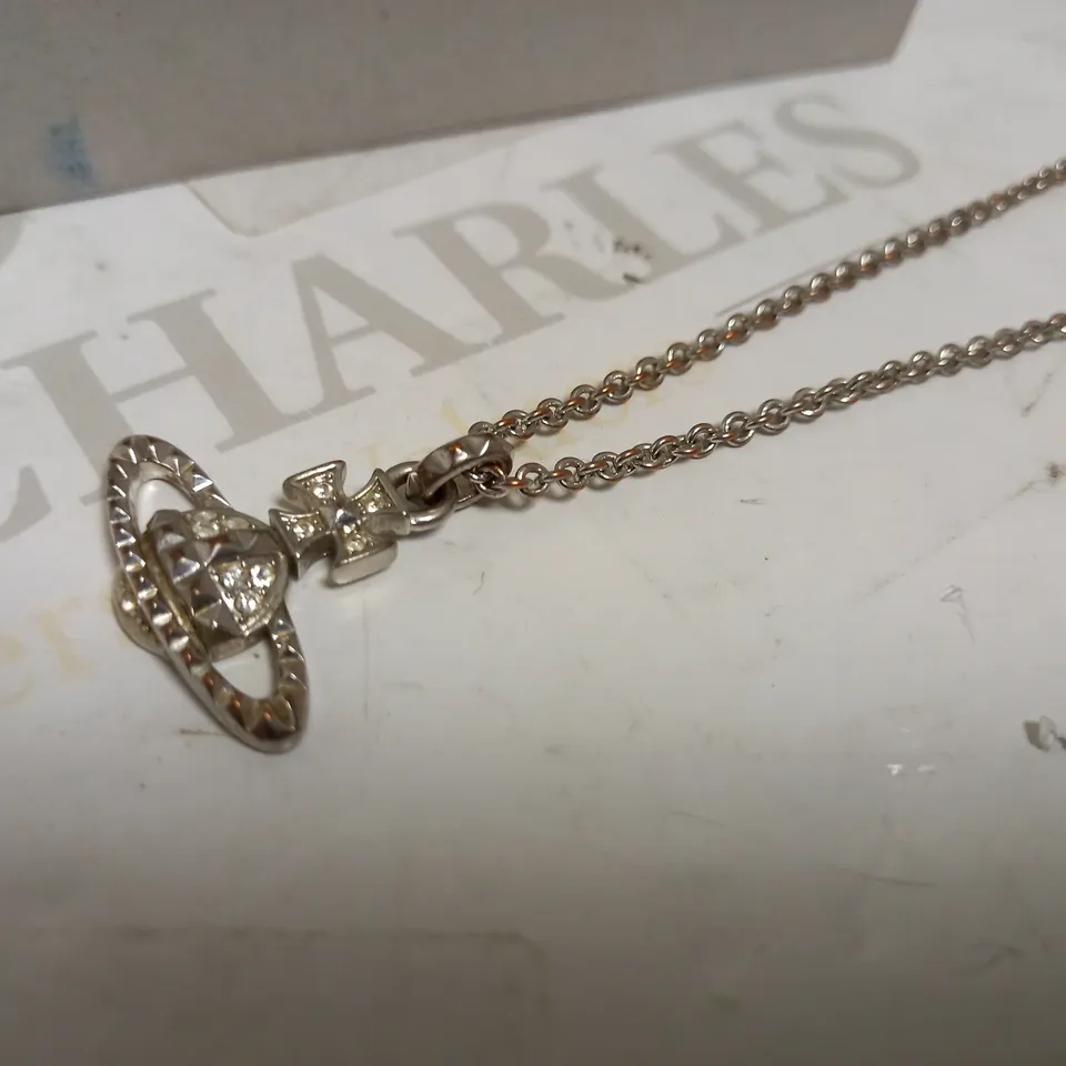 VIVIENNE WESTWOOD-STYLE NECKLACE