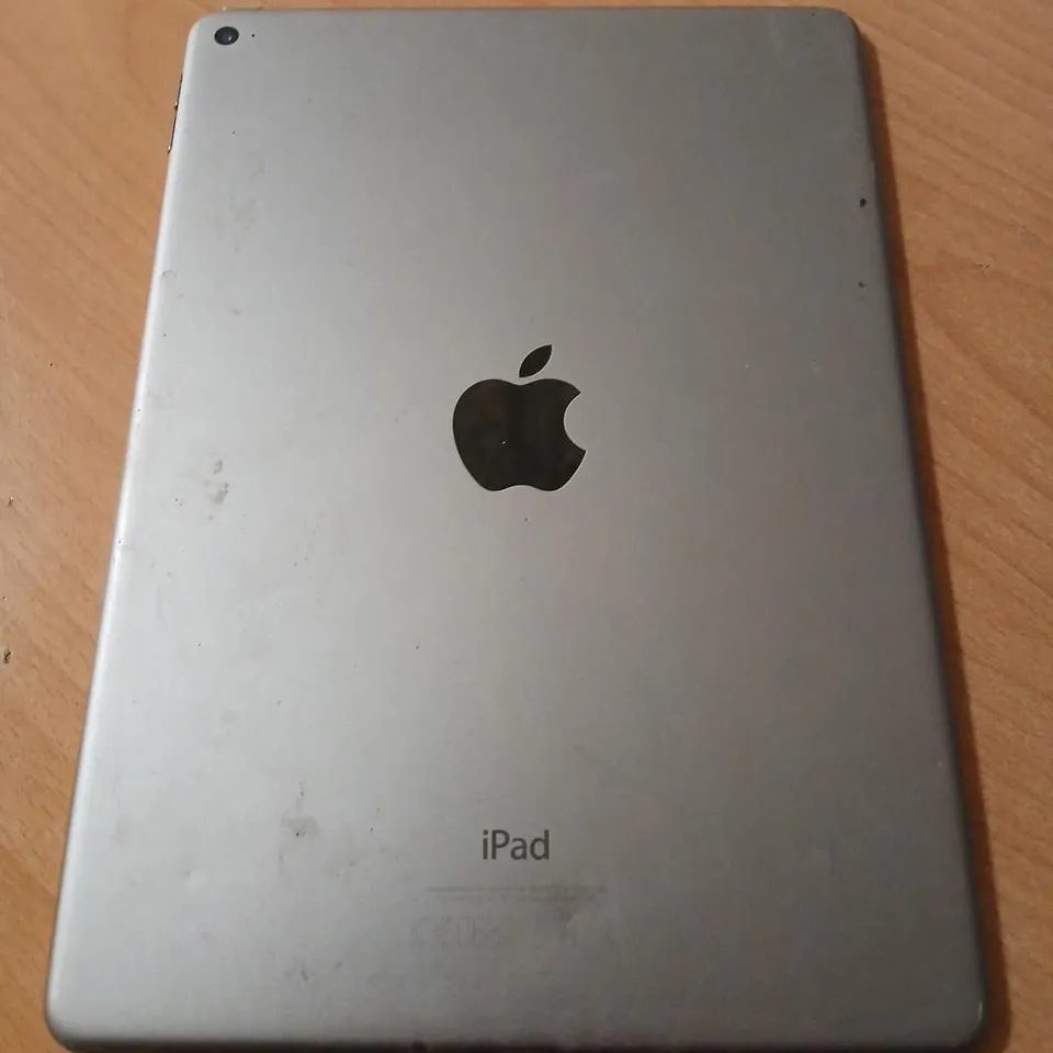 APPLE IPAD AIR 2 – SILVER – CRACKED SCREEN