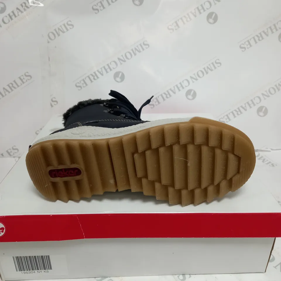 BOXED PAIR OF RIEKER WATER RESISTANT WARM HIKING BOOTS, NAVY - SIZE 5