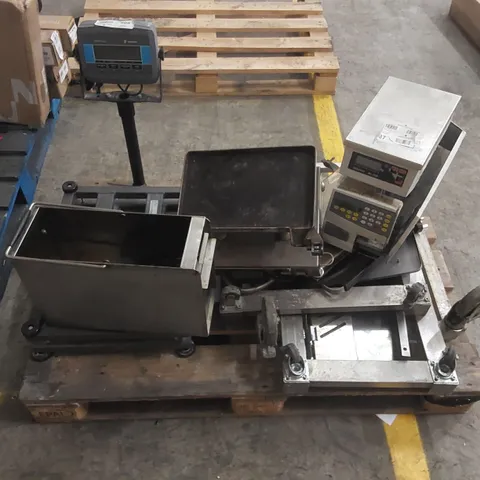 PALLET CONTAINING ASSORTED COMMERCIAL SCALES/CATERING EQUIPMENT