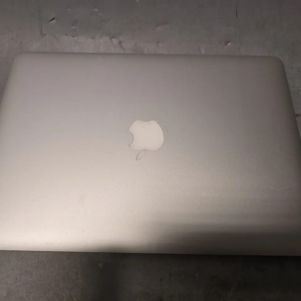 APPLE MACBOOK AIR 13" 2017 IN SILVER