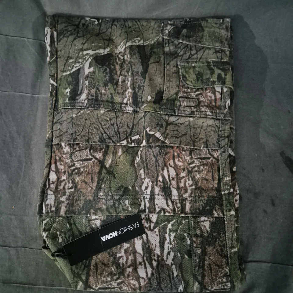 FASHIONNOVA TALL BREE CAMO STRETCH CARGO JEANS SIZE 13