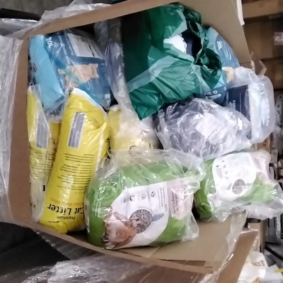 PALLET OF ASSORTED BAGS OF CAT LITTER 