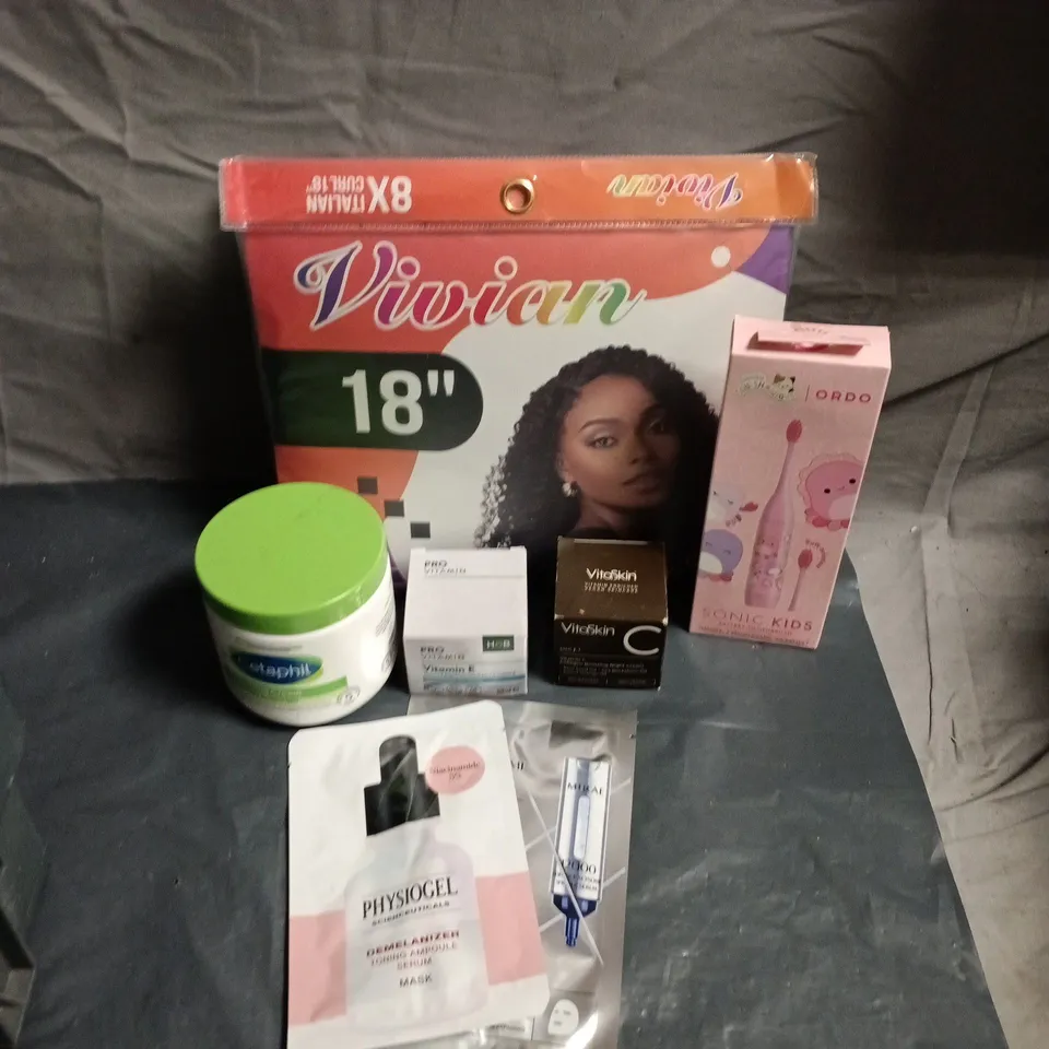APPROXIMATEY 20 ASSORTED HEALTH AND BEAUTY PRODUCTS TO INCLUDE - VIVIAN 18" WIG - CETAPHIL MOISTURISING CREAM AND ORDO CHILDREN'S TOOTHBRUSH