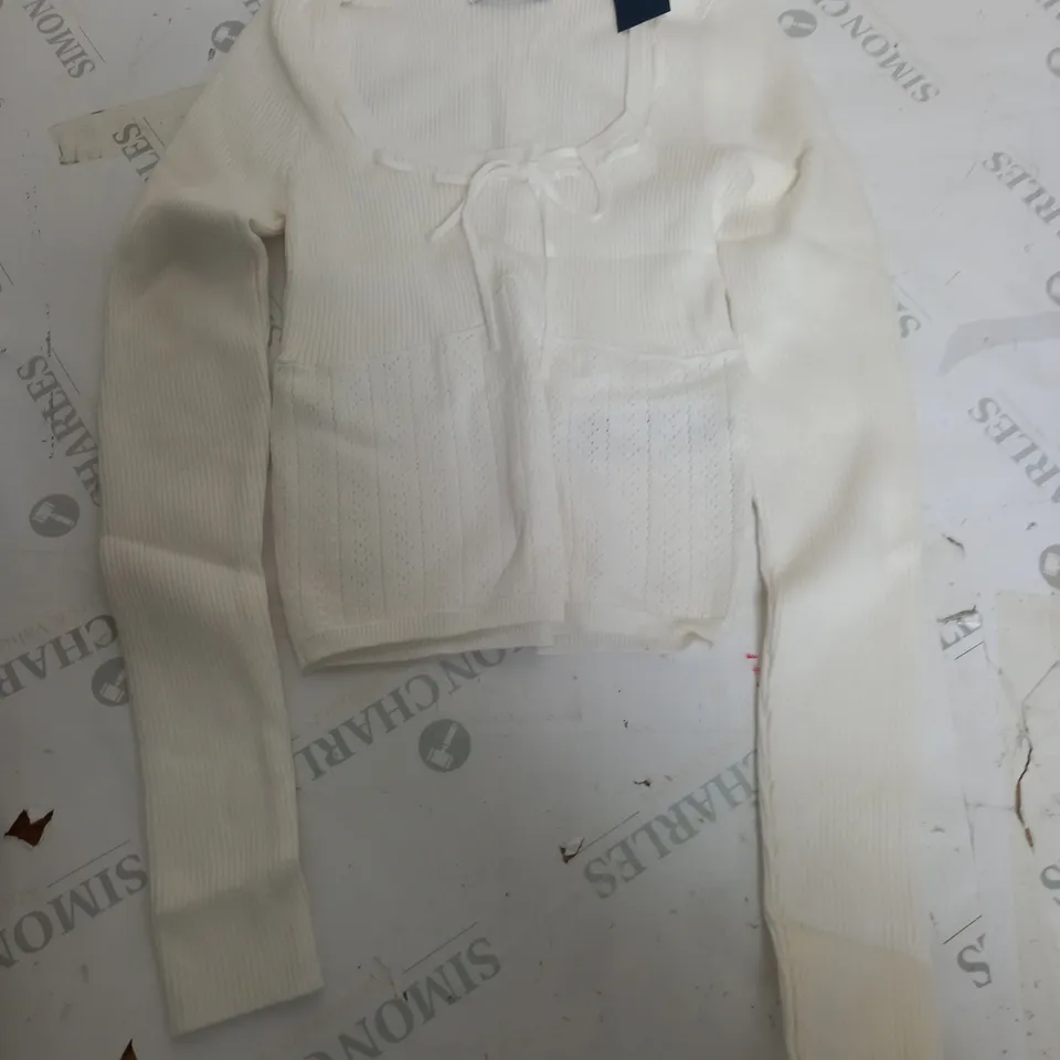 HOLLISTER CROP CARDIGAN TOP IN WHITE - SMALL