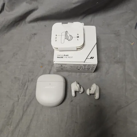 BOSE QUIET COMFORT WIRELESS EARBUDS WITH CHARGING CASE – GREY