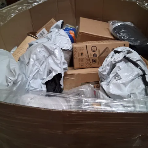 PALLET CONSISTING OF A LARGE QUANTITY OF ASSORTED PILLOWS AND SOFT FURNISHINGS